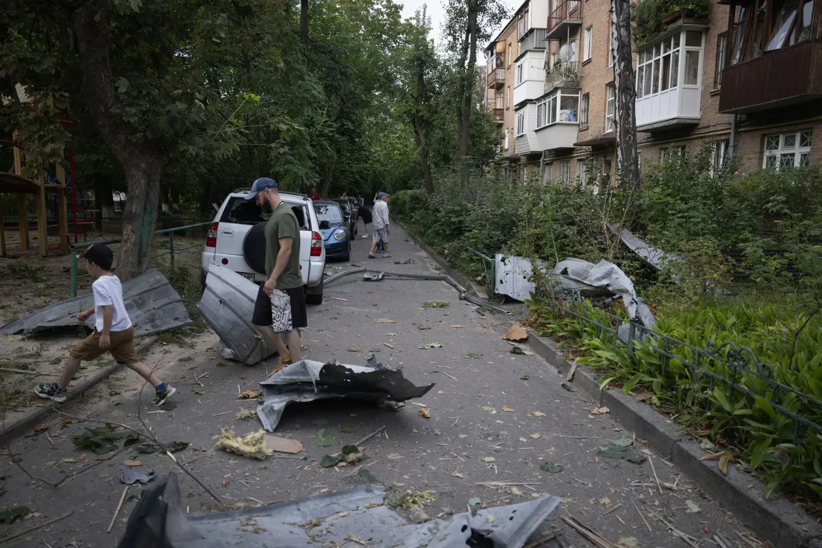A háború kezdete óta most hajnalban érte a legnagyobb rakétatámadás Kijevet