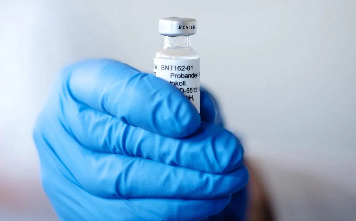 Menczer Tamás: hamarosan megkapjuk egy kínai gyártó vakcinájának dokumentációját