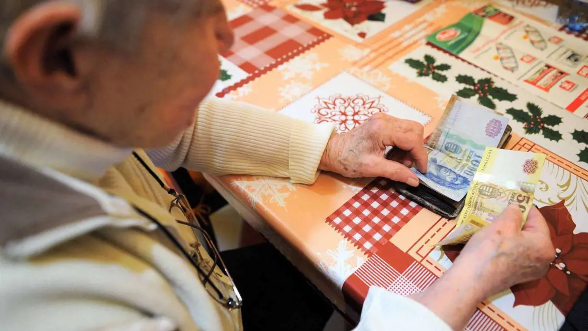 Azonnali segítséget kér a kisnyugdíjasoknak a Magyar Szakszervezeti Szövetség
