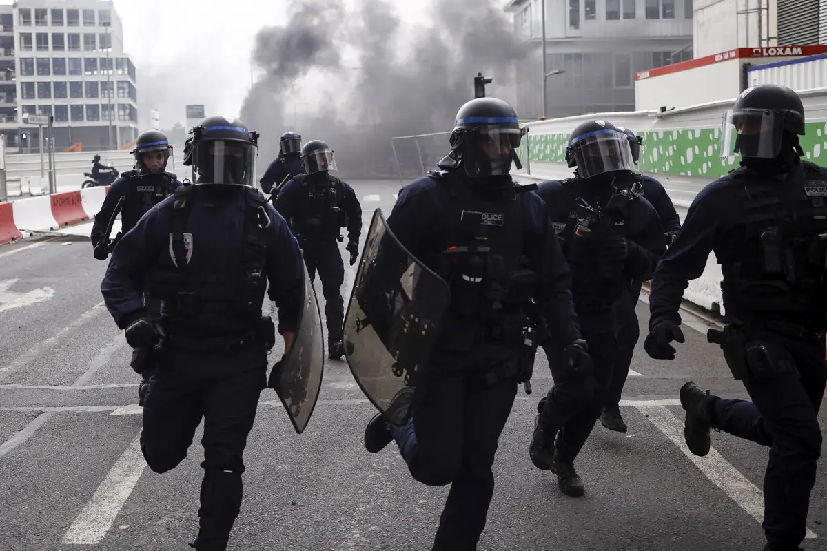 Svájcot is elérték a rendőri erőszak miatt kitört franciaországi zavargások