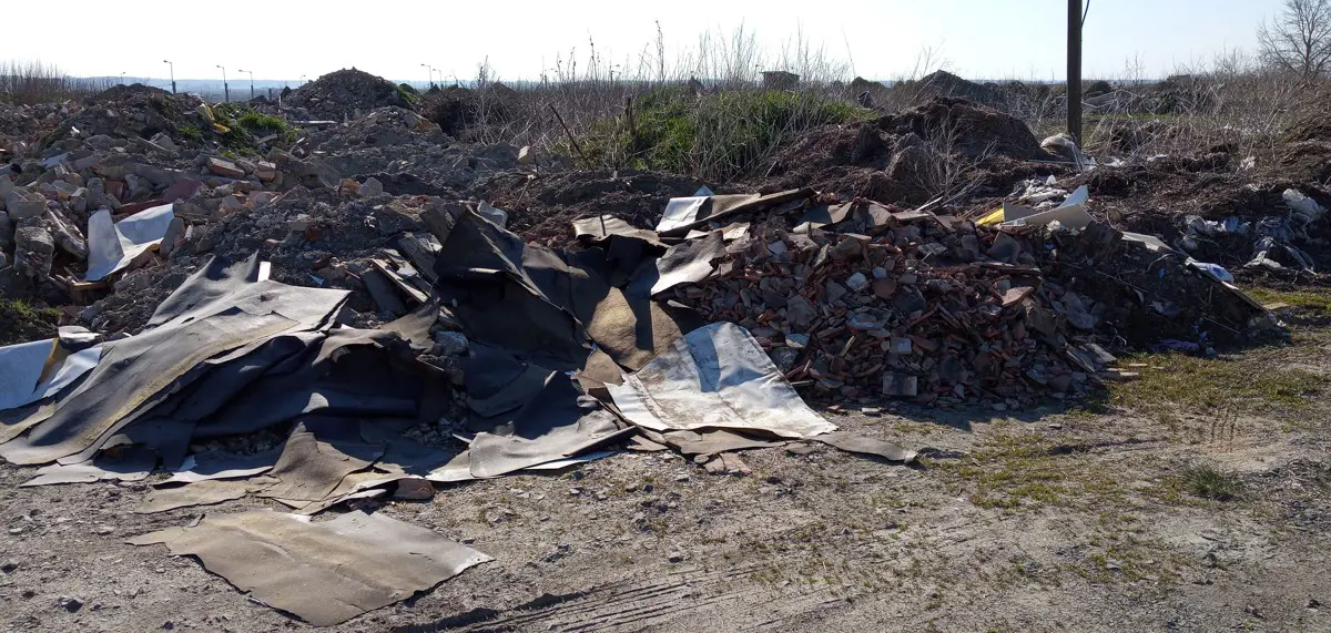 Mohácson több ezer köbméter veszélyes hulladék fertőzi a környezetet