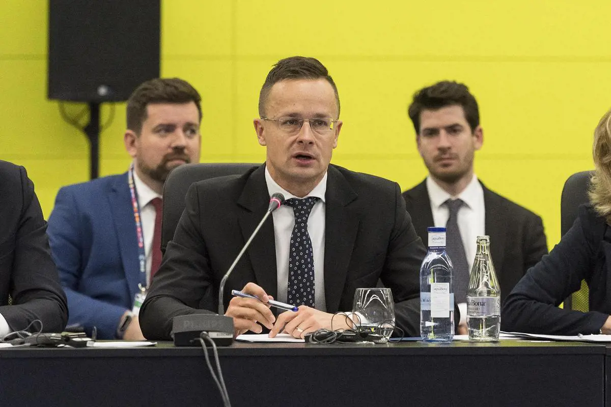 Szijjártó: Hónapokig tarthatnak a korlátozások