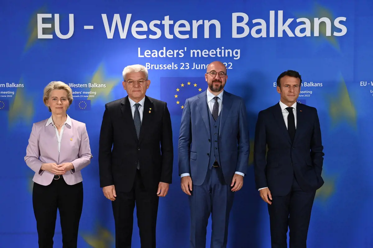 Az Európai Tanács tagjelöltté emeli Ukrajnát és Moldovát, a Nyugat-Balkán integrációjának is új lendületet ad