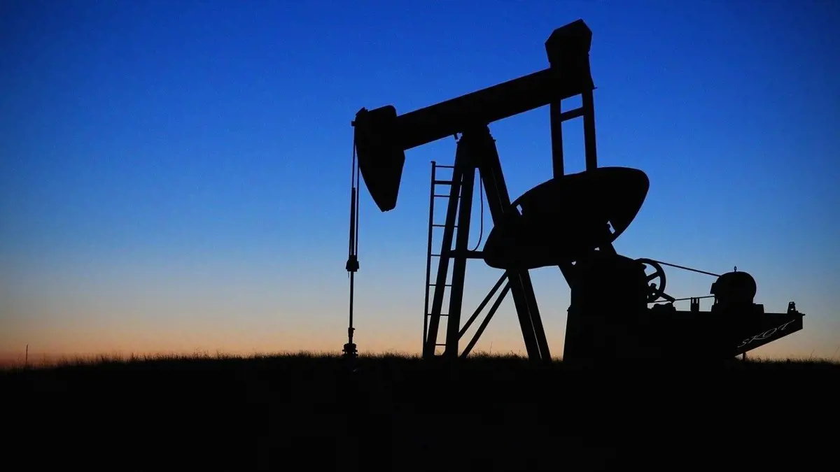 Felgyorsult a kőolaj drágulása az EU orosz olajimport-stop tervére, erősödik a forint