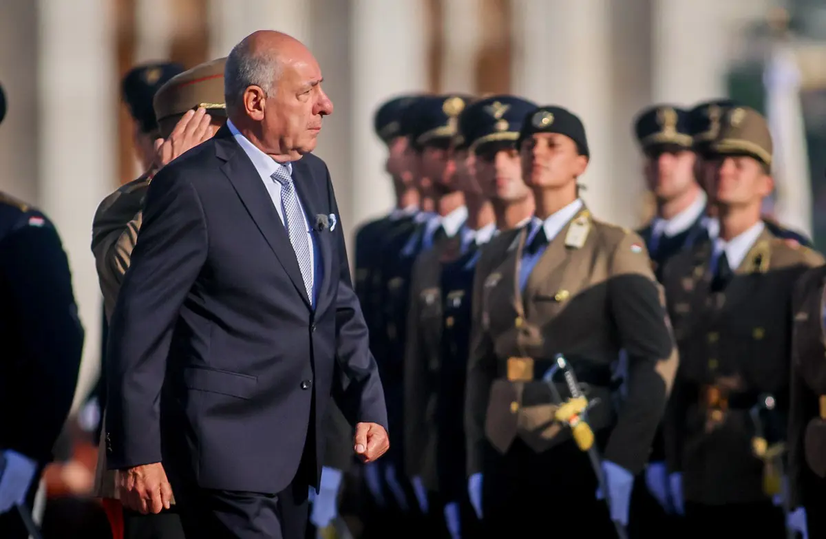 Szánalom a köbön: Sulyok Tamás kivette a posztjából az orosz támadás tényét