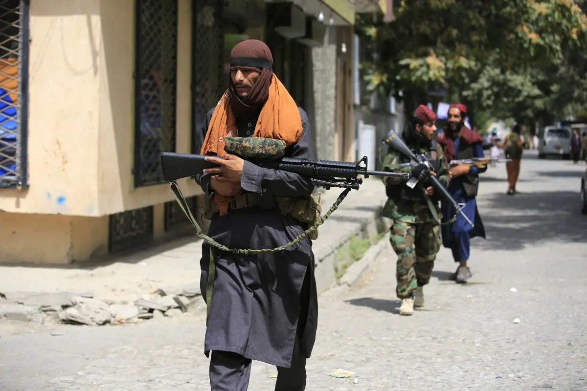 The New York Times: tálib fegyveresek keresik azon afgánokat, akik dolgoztak az amerikaiaknak, vagy a NATO-erőknek