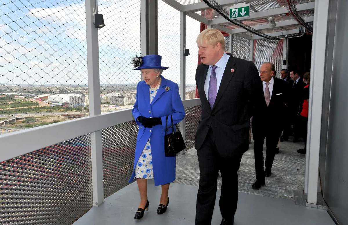 A királynő felfüggeszti a brit parlament működését
