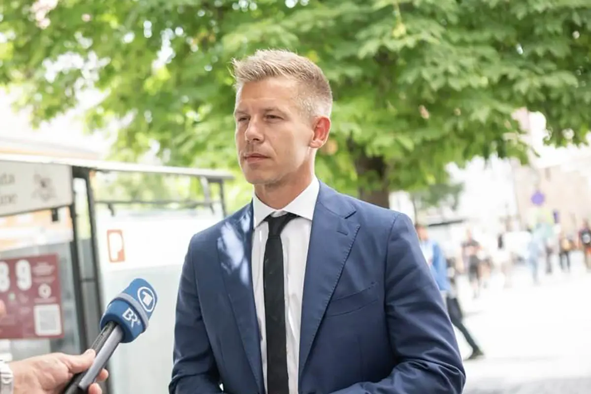 Magyar Péteréknek kell dönteniük Orbán Viktorék rendelkezéseiről