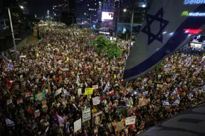 Tömegtüntetéseken követeltek kormányváltást és túszalkut Izraelben