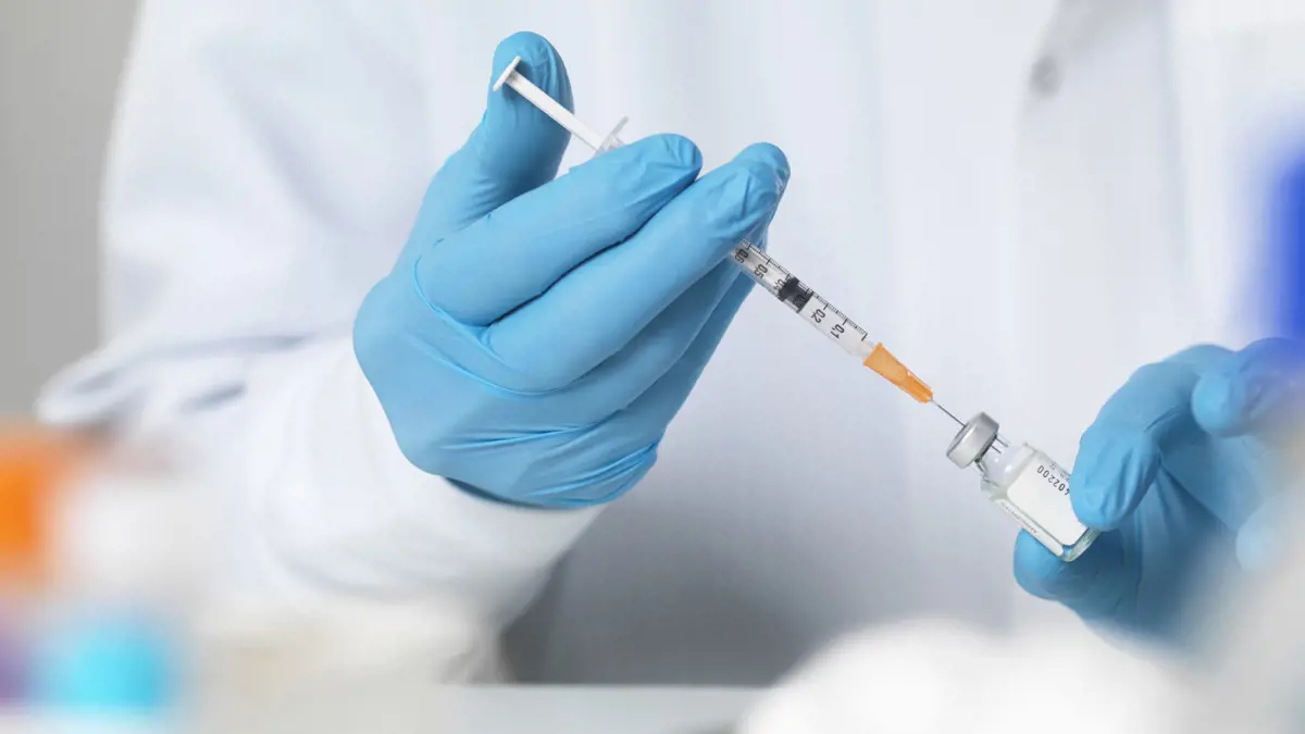 Gyártási hiba miatt újratesztelteti vakcináját az AstraZeneca gyógyszeripari cég