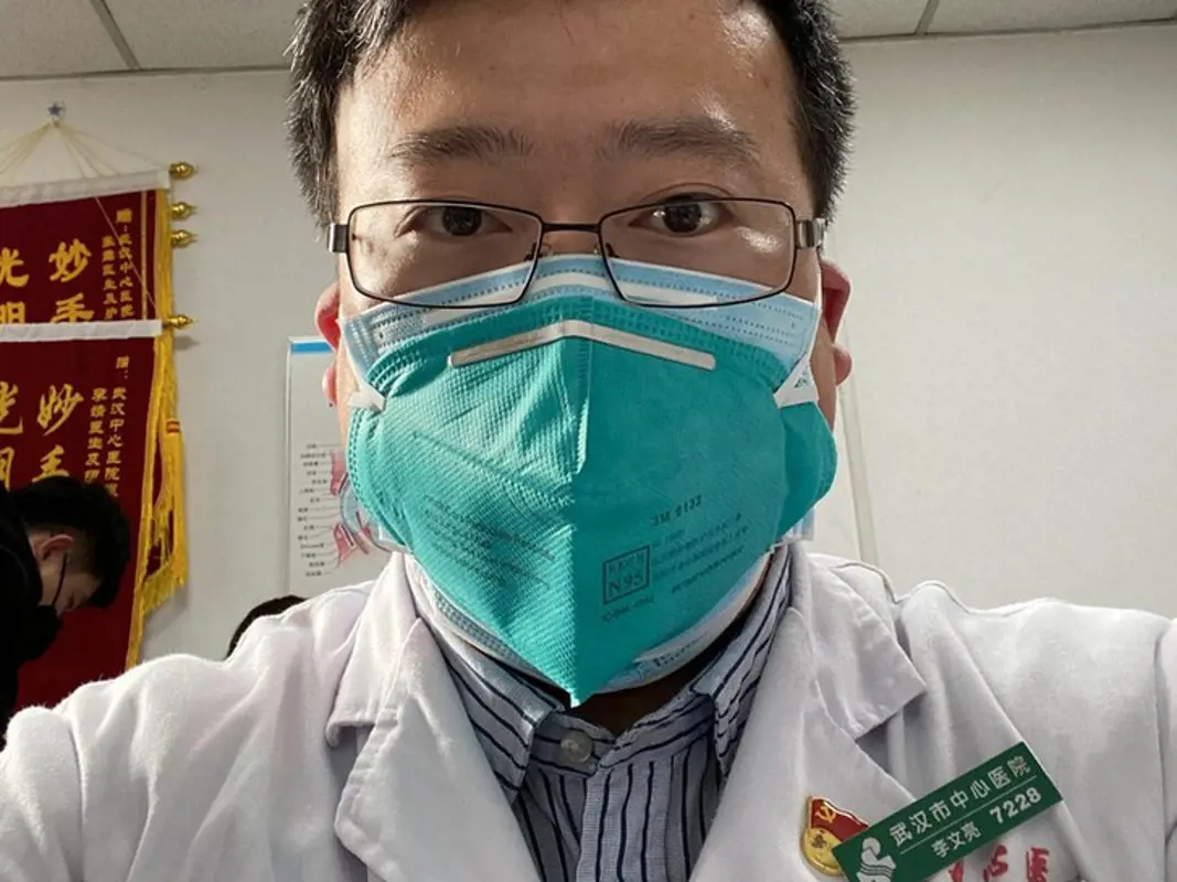 Belehalt a betegségbe az a kínai orvos, aki elsőként figyelmeztetett a koronavírusra