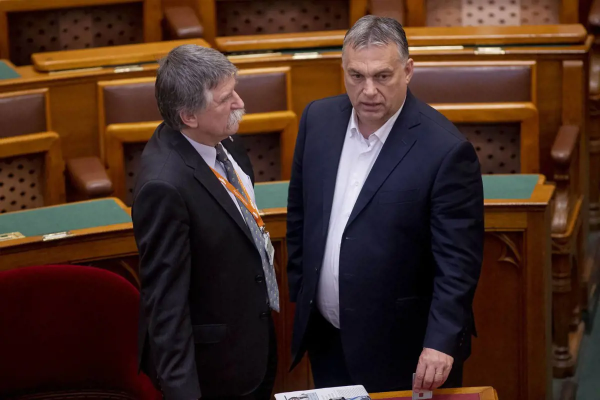 Kövér szerint sérti az Országgyűlés tekintélyét Orbán férfiasságának alkotmányos védelme