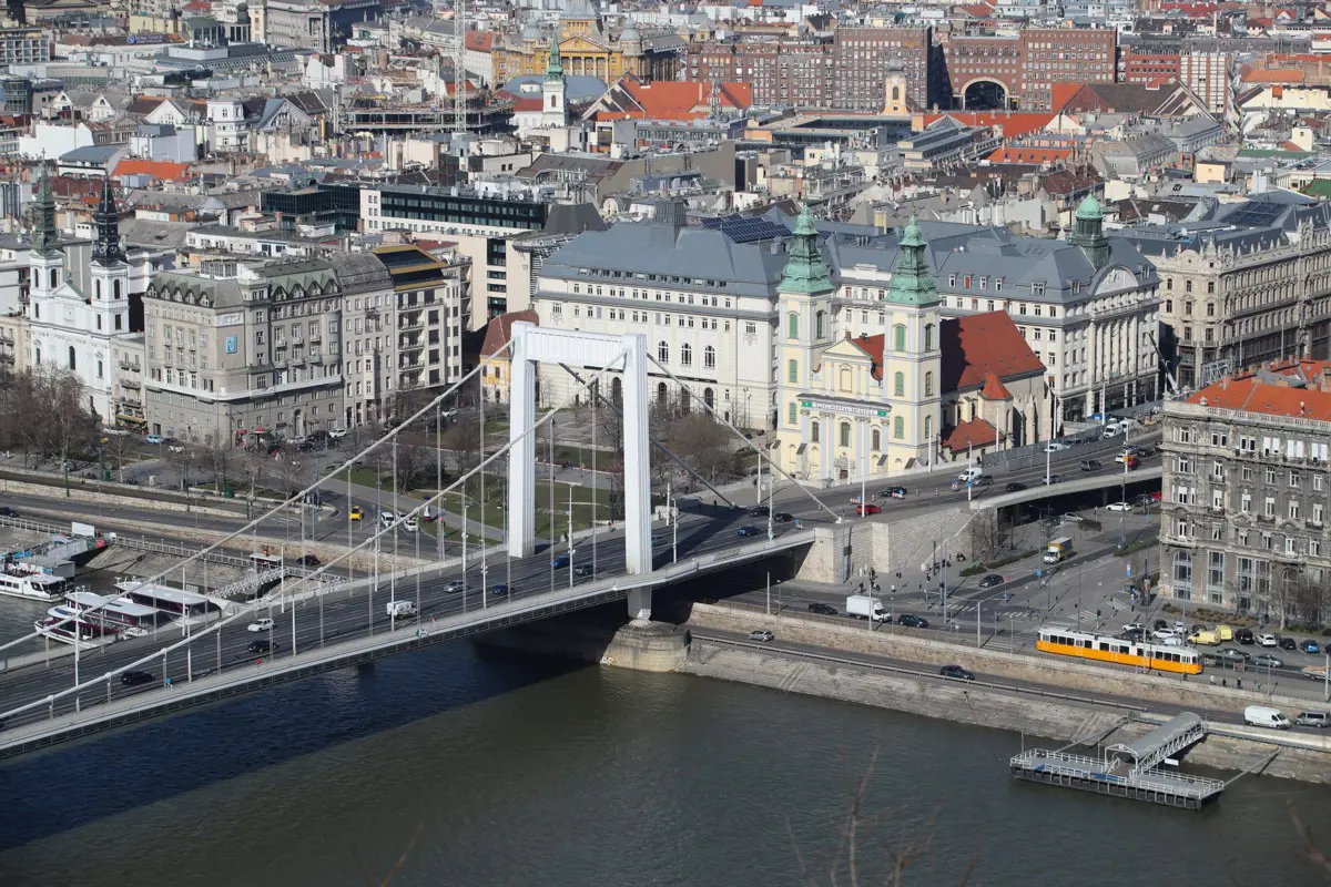 Több korlátozást is bevezettek hétvégére Budapesten