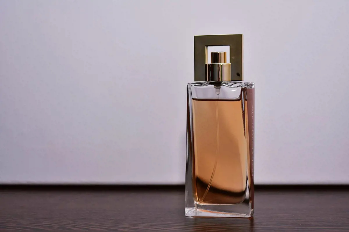 Egymilliárd forintnyi hamis parfümöt fogott a NAV