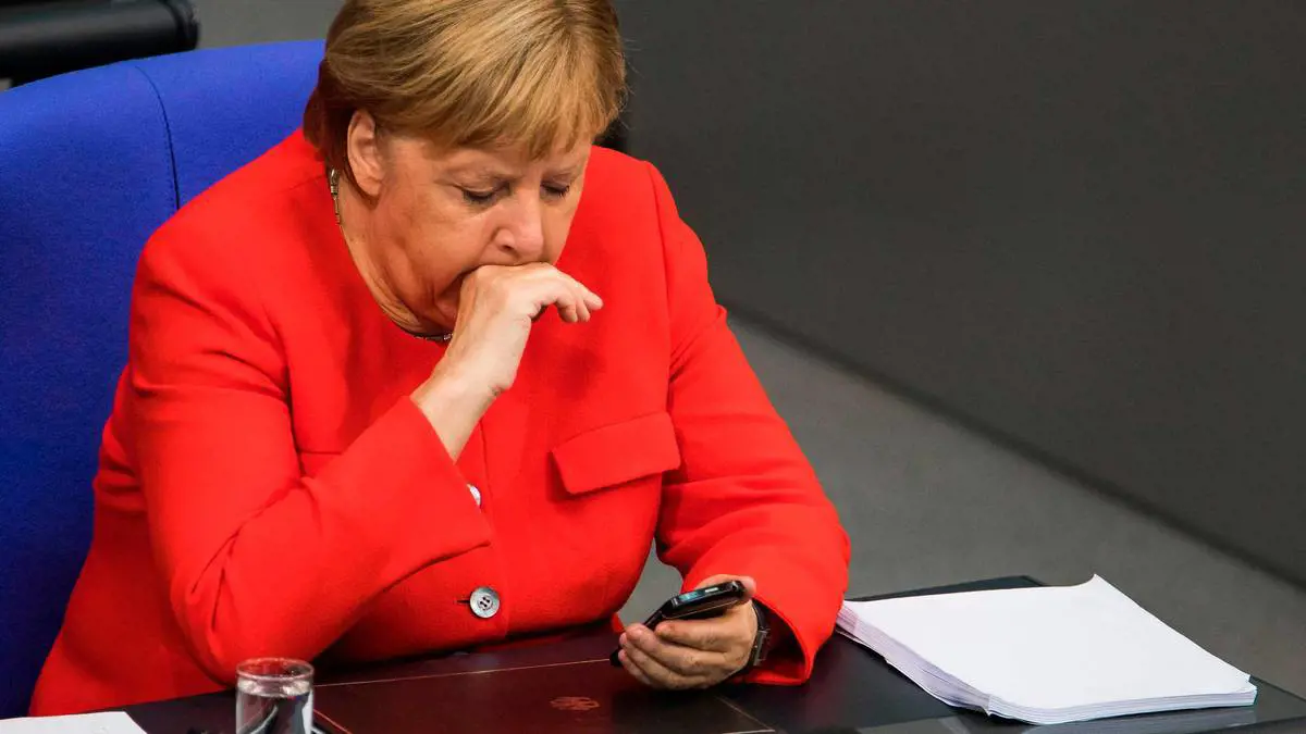 Házi karanténba vonul Merkel, megfertőződött az orvosa