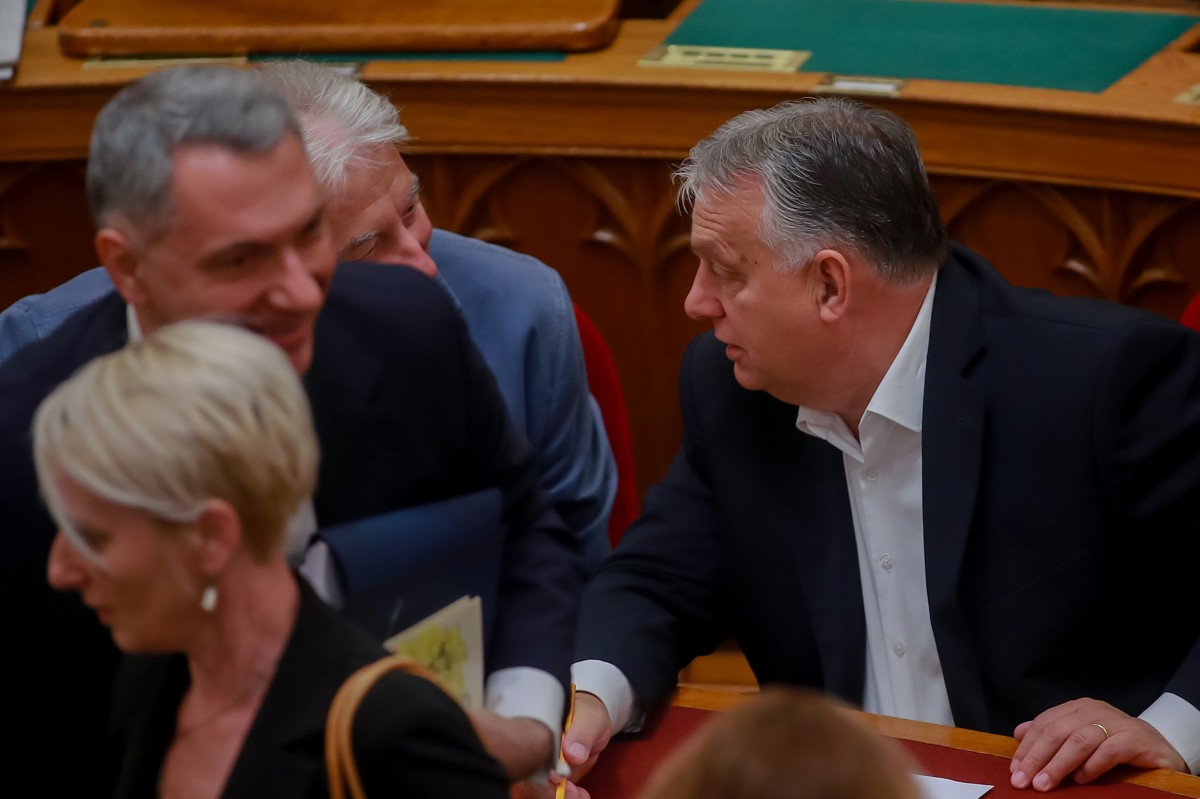 Téved a kormánysajtó, nem Orbán Viktor kezd. Már berúgták előtte a politikai szezon ajtaját