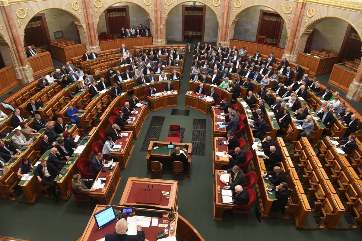 Megszavazta az Országgyűlés: nincs elnöki kegyelem a pedofil bűncselekmények elkövetőinek