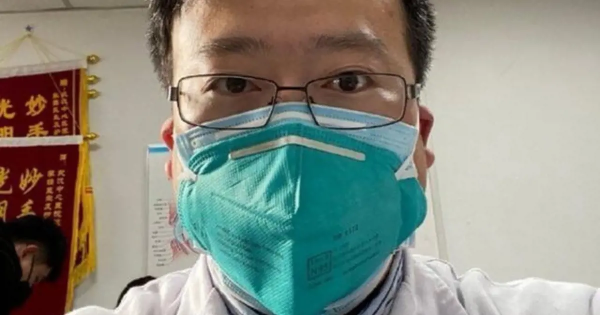 A kínai rendőrség bocsánatot kért a koronavírusra figyelmeztető orvos elhallgattatása miatt