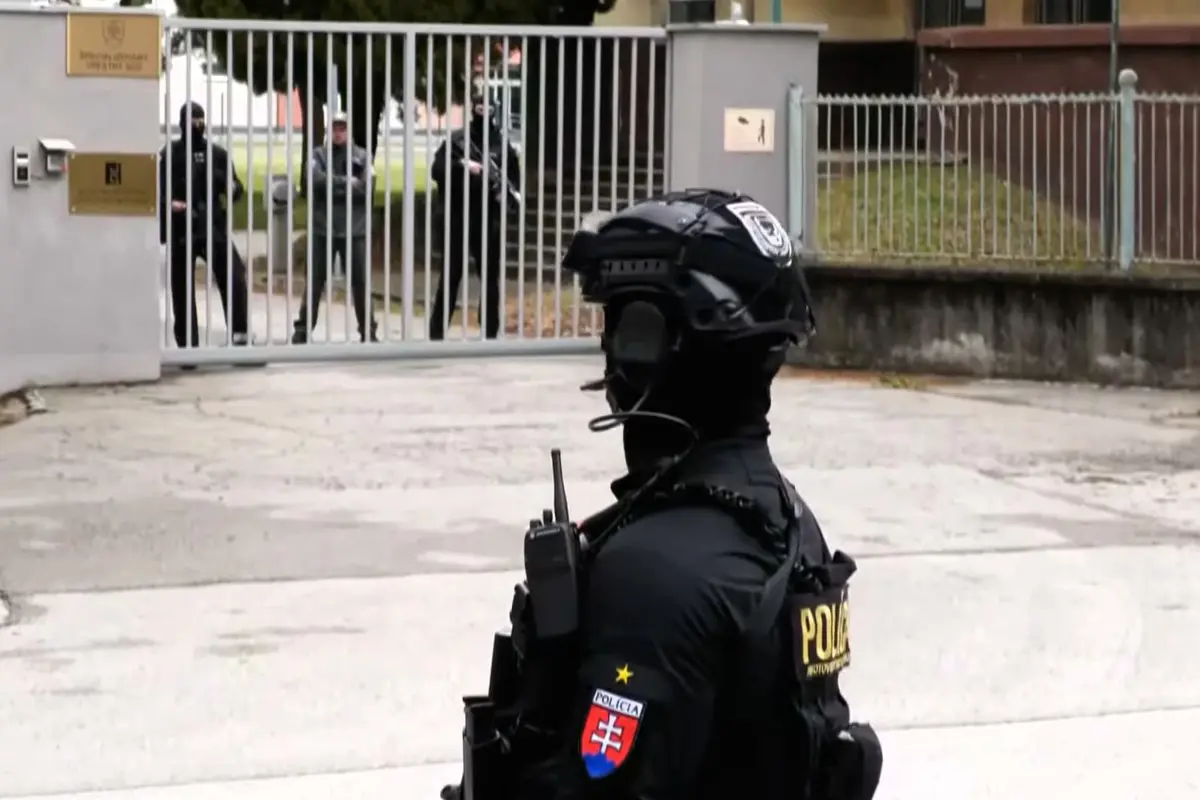 Óriási készültség a szlovák bíróságon: Szombat délelőtt kihallgatják Robert Fico merénylőjét