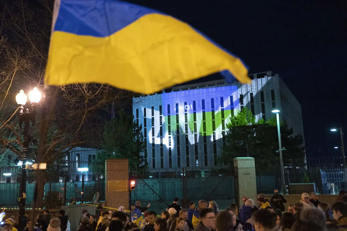 Brüsszel utcáin ezrek, Washingtonban százak álltak ki Ukrajna mellett