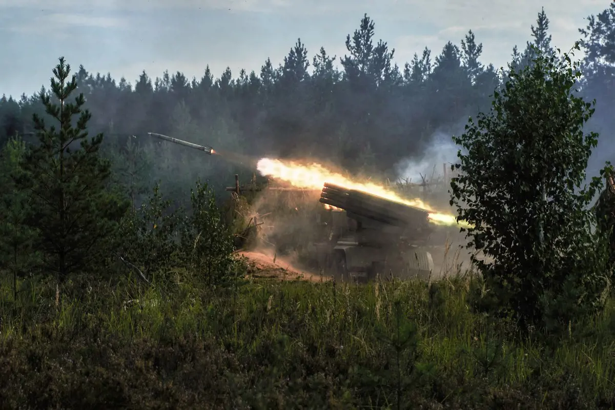 Oroszország megtámadta Ukrajnát: kijevi robbanások, hadiállapot, légtérzár