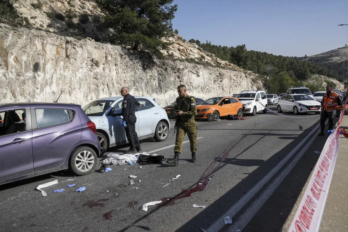 Izraelben többen életveszélyesen megsebesültek egy merényletben