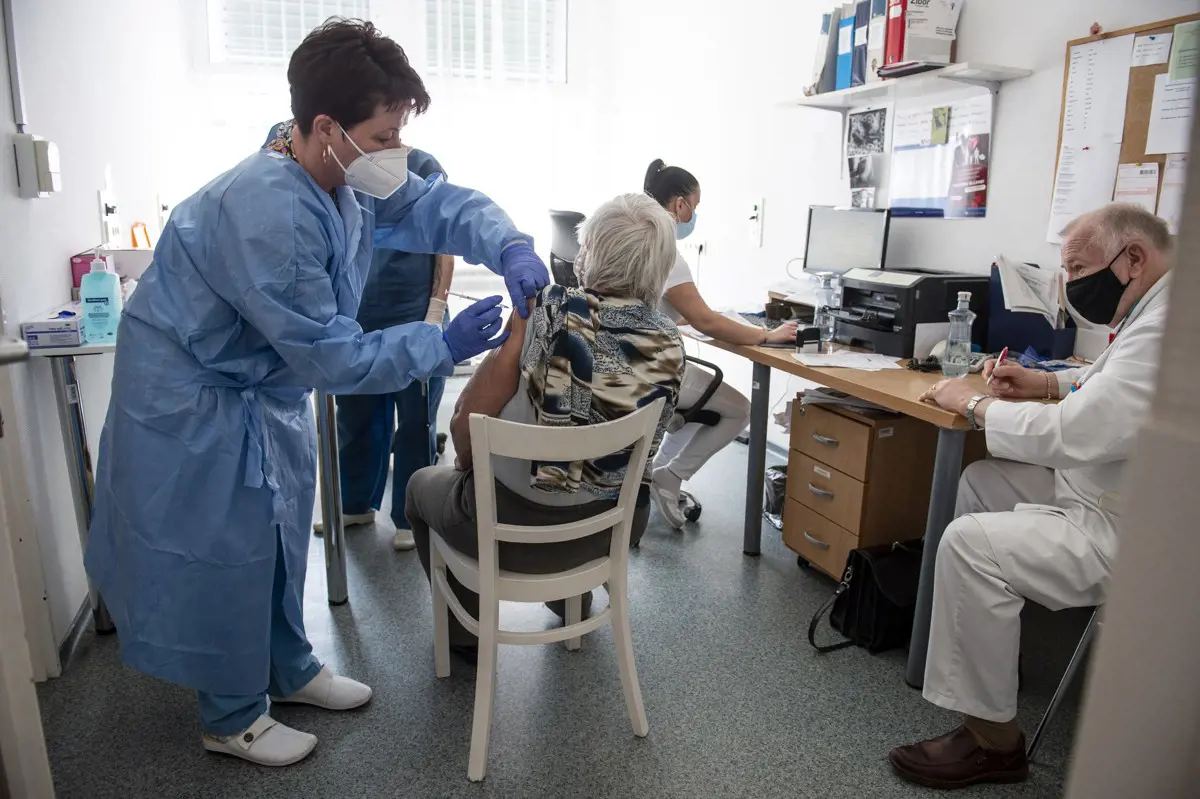 MOK: Törvénytelenül kényszerítik többletmunkára a kórházi dolgozókat