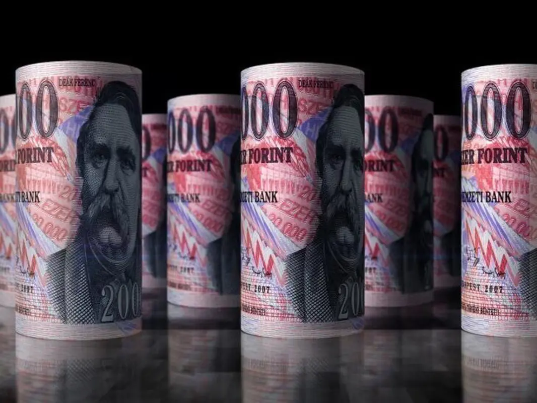 Belehúzott a forint, közelíti a lélektani határt