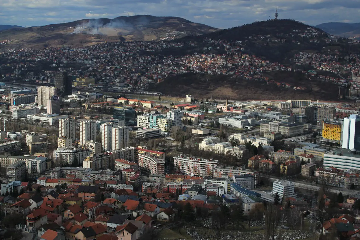 Boszniában az enyhítések után újra nőtt a fertőzöttek száma