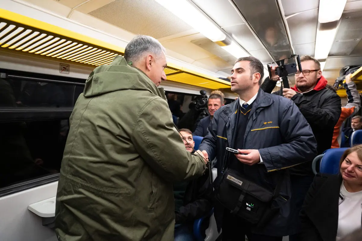 Adorján Béla: Lázár János azonnal mondjon le!