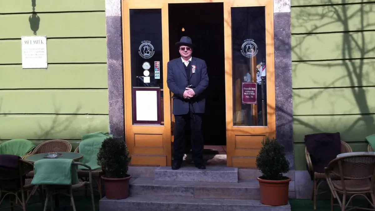 Bezáratták a cukrászdáját, pár óra múlva elhunyt a híres cukrászmester