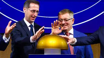 Matolcsy György megint nekiment a kormánynak, Varga Mihály megszorításokat rebesgetett, a forint zuhanni kezdett