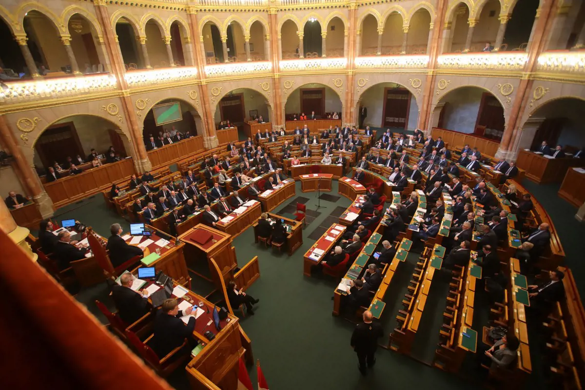Miért nem volt ott a Parlamentben Orbán?