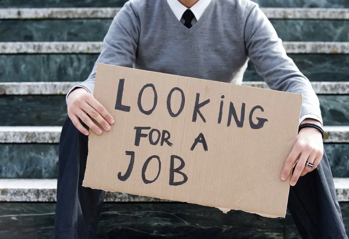 Júliusban 2,8 százalékkal csökkent az álláskeresők száma