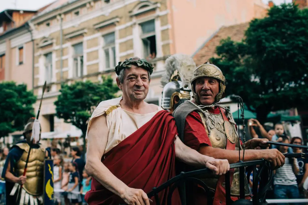 Napjaink Szombathelyére álmodta volna magát Claudius császár, de nem adhatták elő a karneválon, mert a Fidesznek nem tetszett