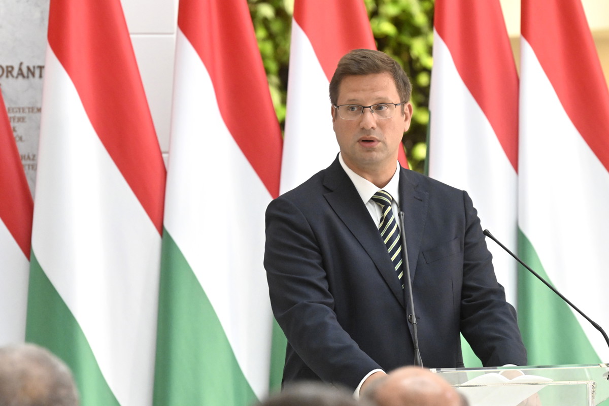 Gulyás: hazánk egyetlen ország belpolitikájába sem kíván közvetlenül beleszólni, de...
