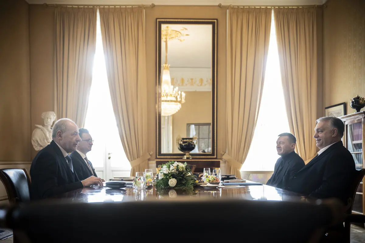 Orbán Viktor és Rogán Antal Sulyok Tamással egyeztetett a Sándor-palotában