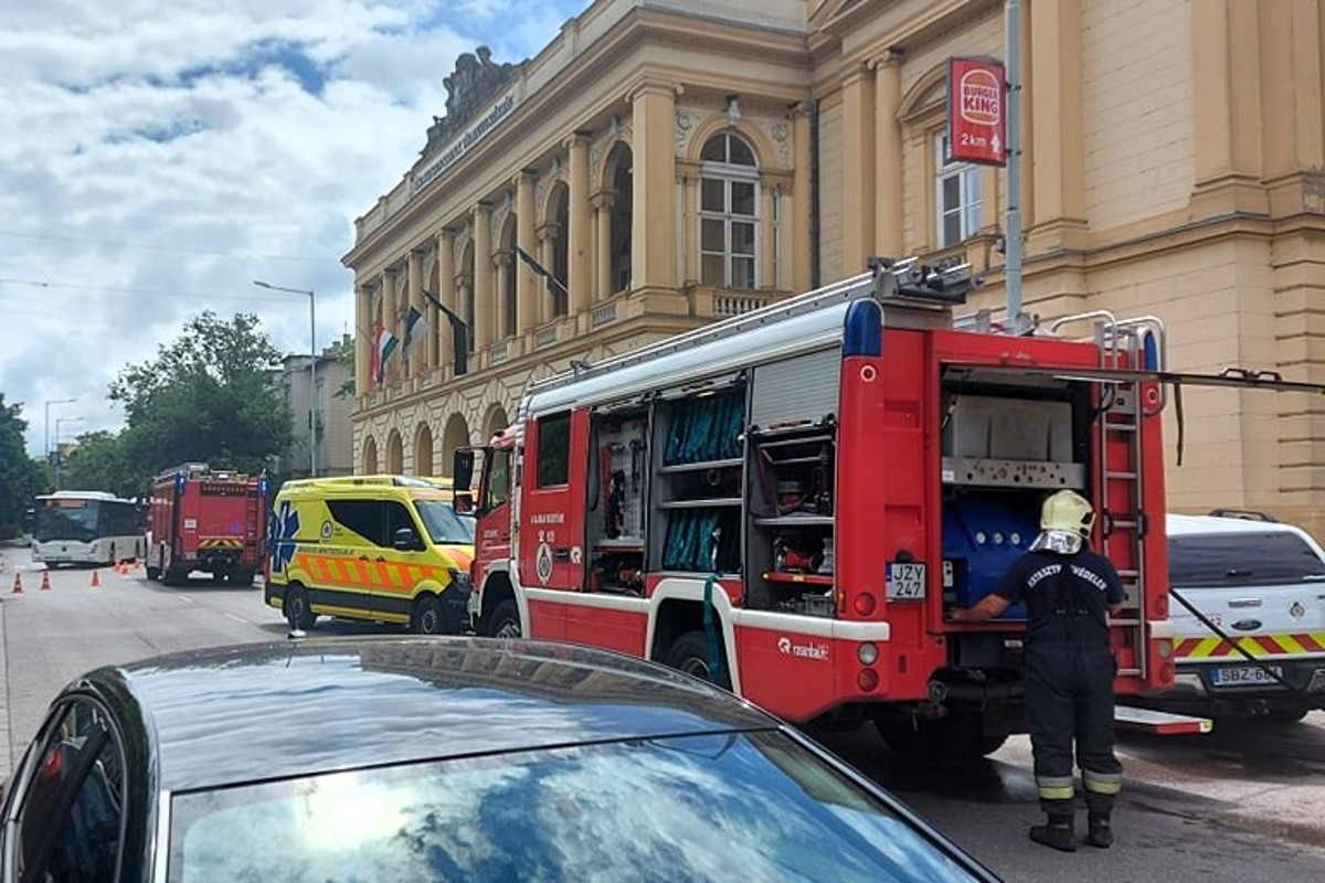Tűz ütött ki a szolnoki vármegyeháza pincéjében