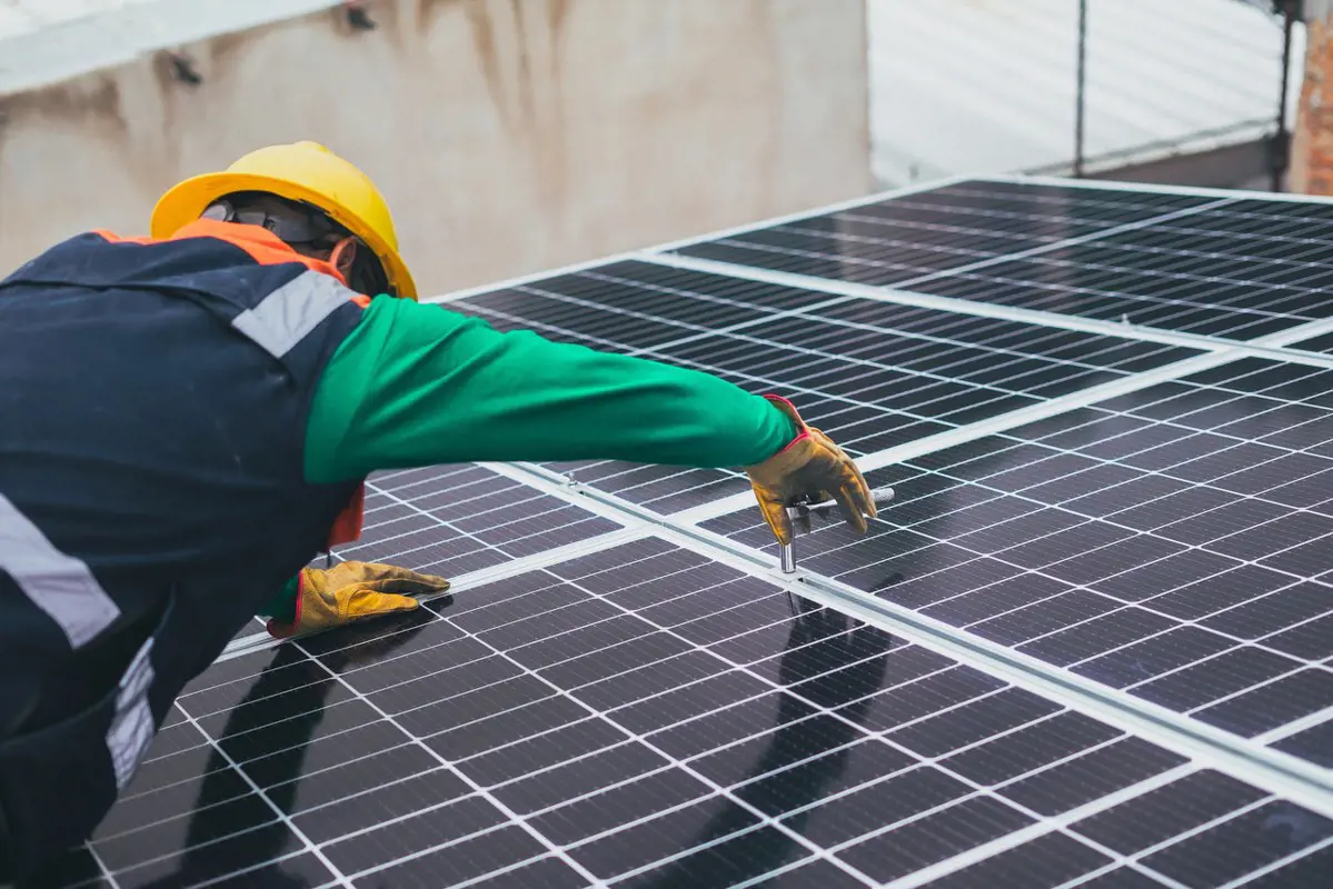 Hat megyében már lehet pályázni állami napelem-támogatásra