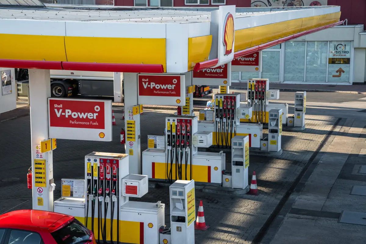 A Shell közel 5 milliárd dolláros veszteséget könyvelhet el az oroszországi kivonulása miatt