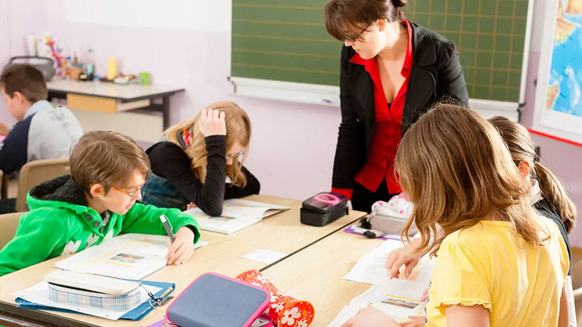Az OECD felmérése szerint elöregedtek a magyar tanárok