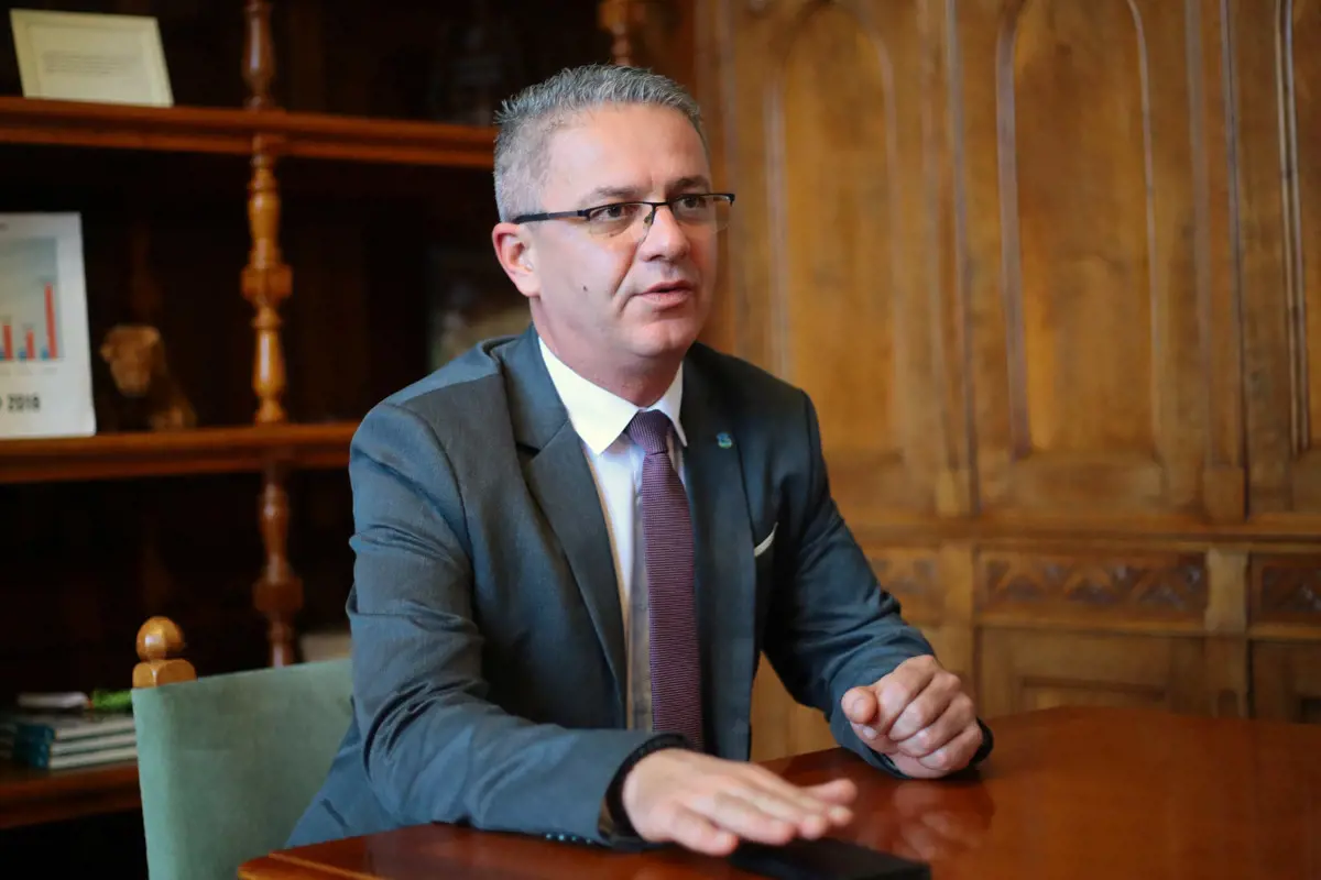 Dudás Róbert nyílt levélben kérte Orbántól, azonnal intézkedjen a kormány a rekordmagas benzinár miatt
