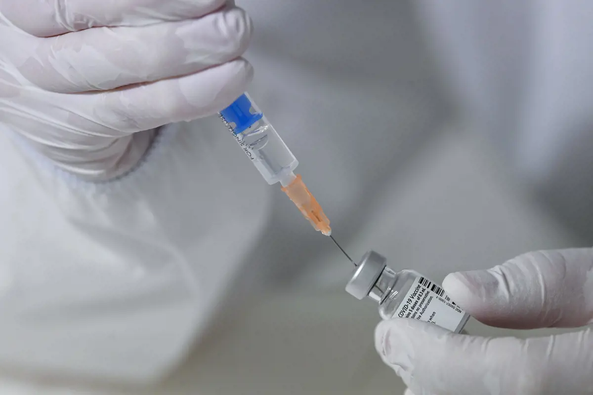 A munkáltatók jelenleg nem tehetik kötelezővé dolgozóiknak a koronavírus elleni védőoltást