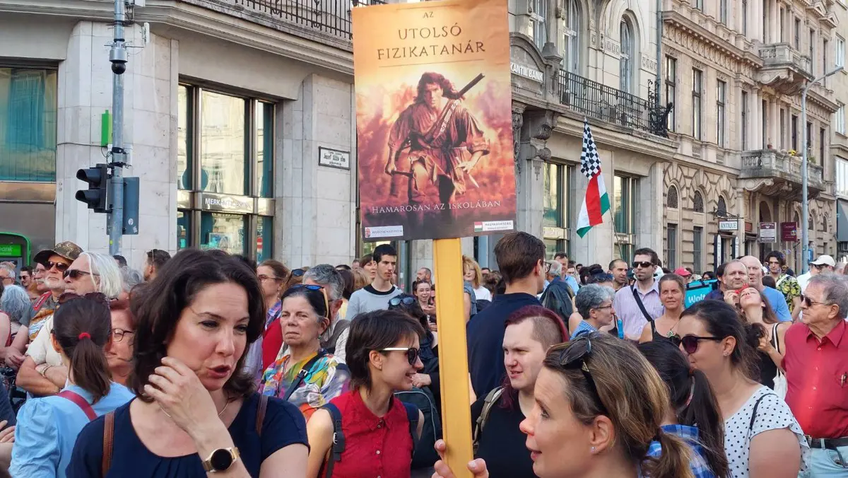 Folytatódik a tanárok és a diákok tiltakozása a fideszes bosszútörvény ellen