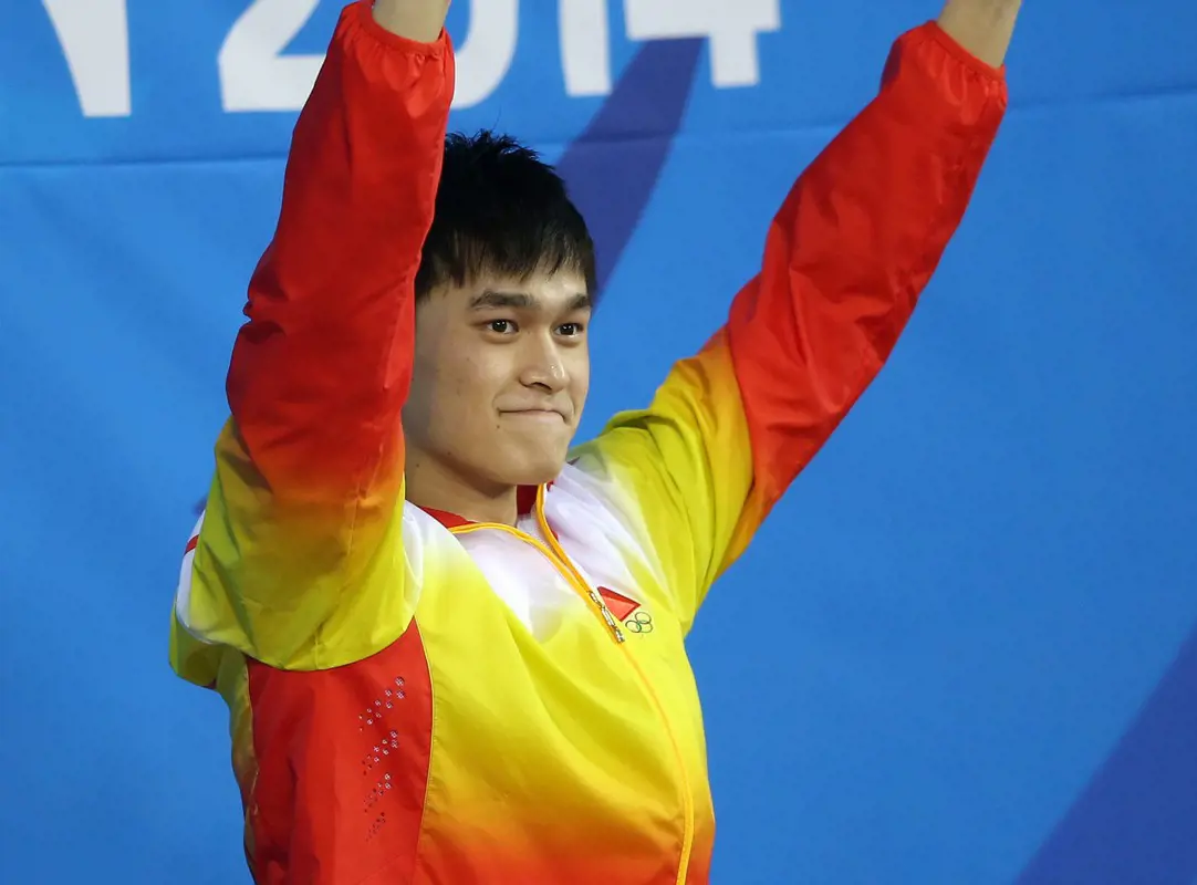 Örökös eltiltást is kaphat a vérmintákat összetörető, doppinggyanús kínai olimpiai bajnok úszó