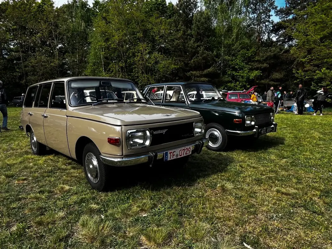 Magyarország kicsiben: aki nem eléggé fideszes, azt az elnök kizárja az oldtimer (!) klubból