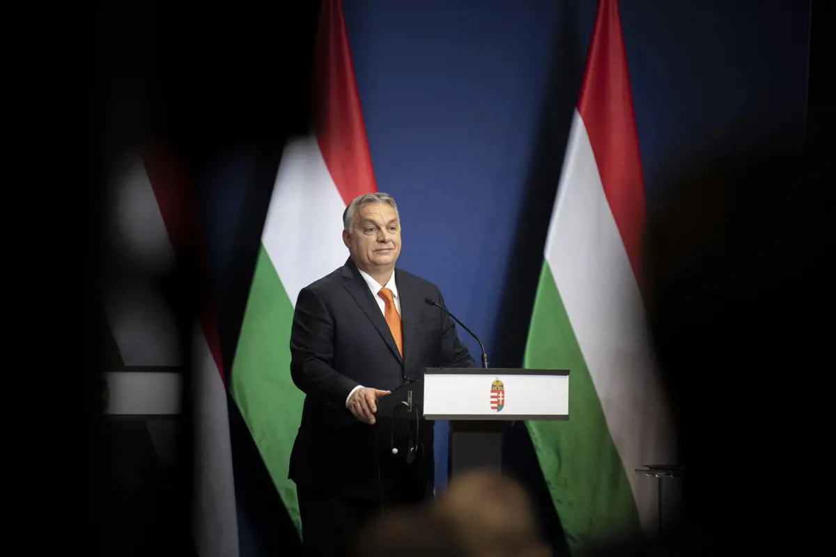Orbán maga is meggondolná a negyedik oltást, nem tartja magát ementáli sajtnak