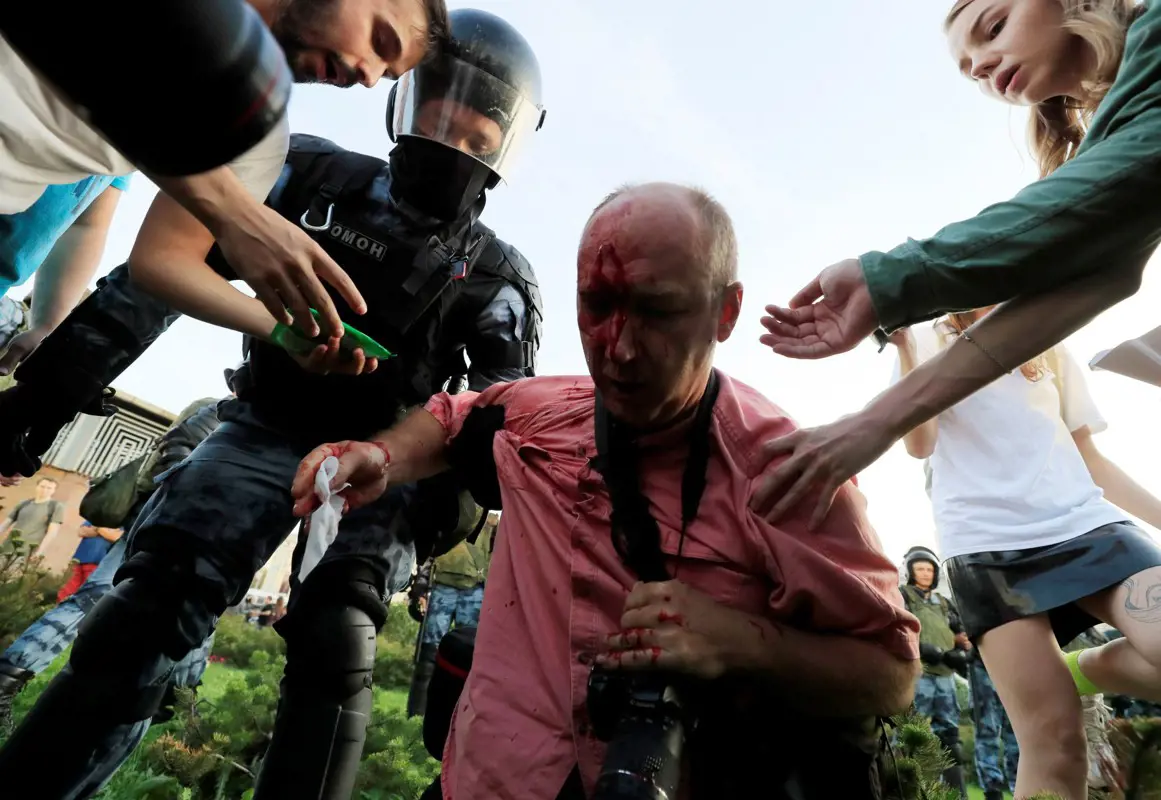 Brutálisan léptek föl az orosz rendőrök az ellenzék moszkvai tüntetésén