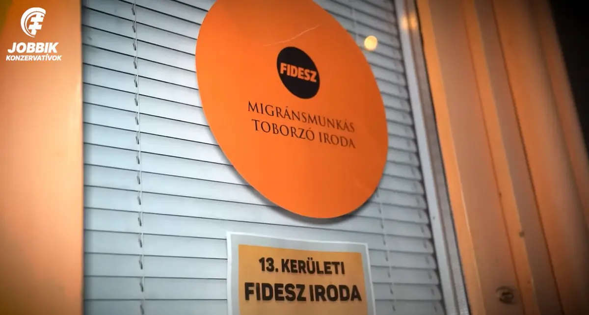 „Migránsmunkás Toborzó Iroda” – videón, ahogy telematricázzák a Fidesz irodáit a Jobbik politikusai