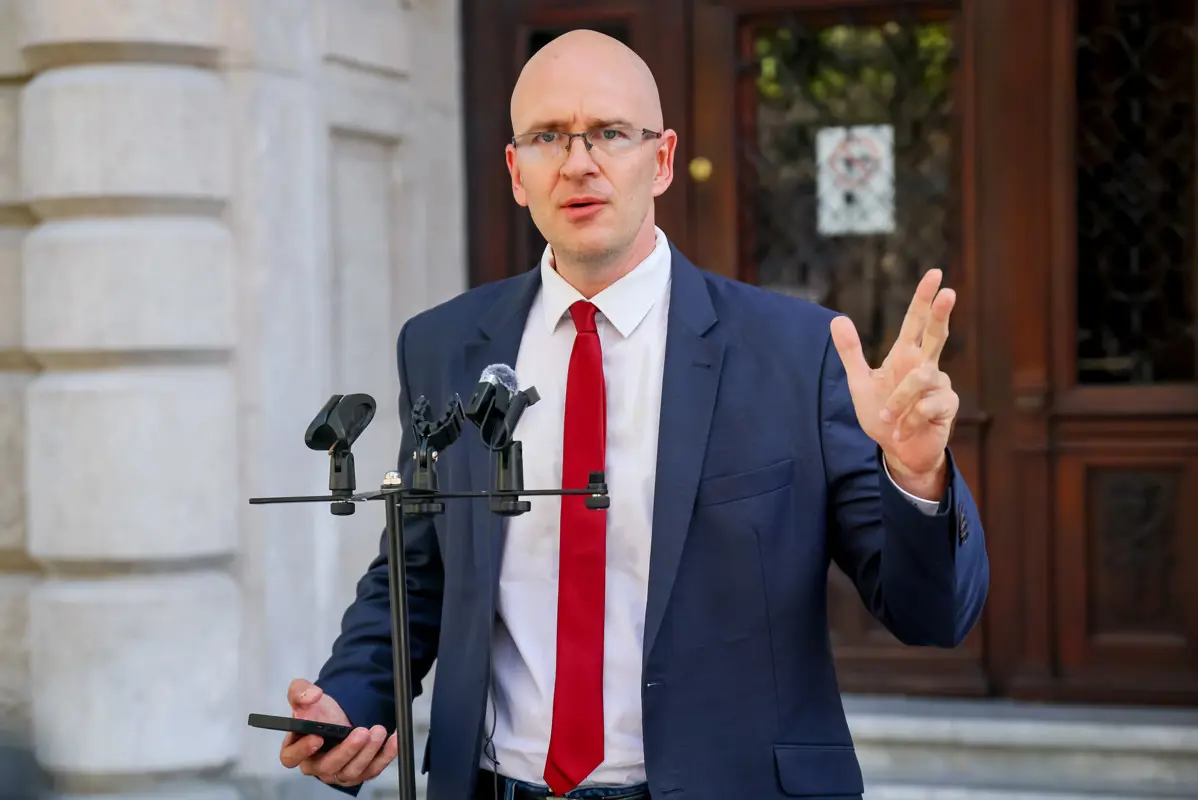 A DK és a Mi Hazánk is elismerte, hogy hibáztak a devizahitelesek ügyében